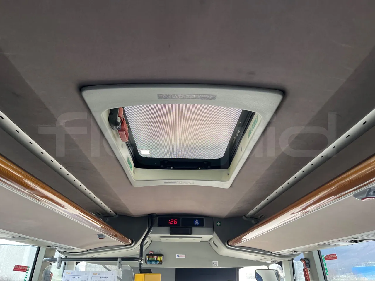 Temsa Safari RD R A T-I53 - Euro 5 - 266 kw - 12.200 mt - roof hatch 2