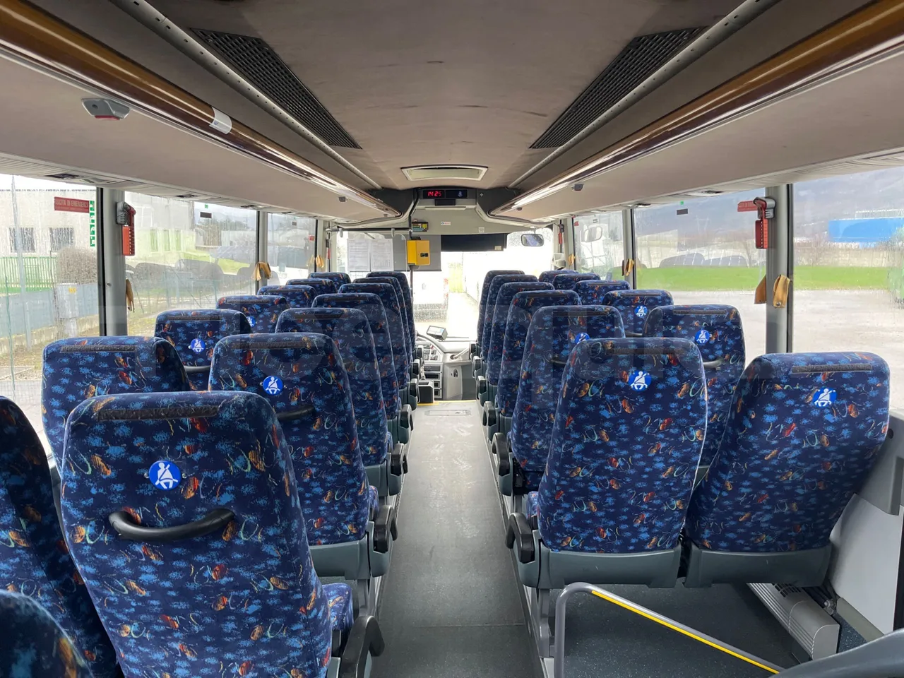 Temsa Safari RD R A T-I53 - Euro 5 - 266 kw - 12.200 mt - forward view middle aisle