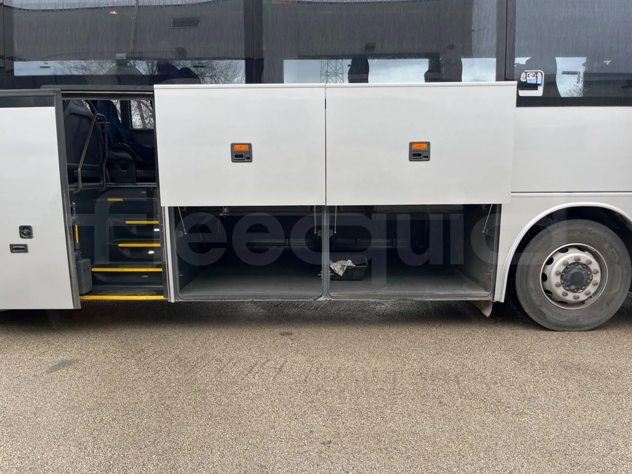 Temsa Safari RD R A T-I53 - Euro 5 - 266 kw - 12.200 mt - luggage rack photo