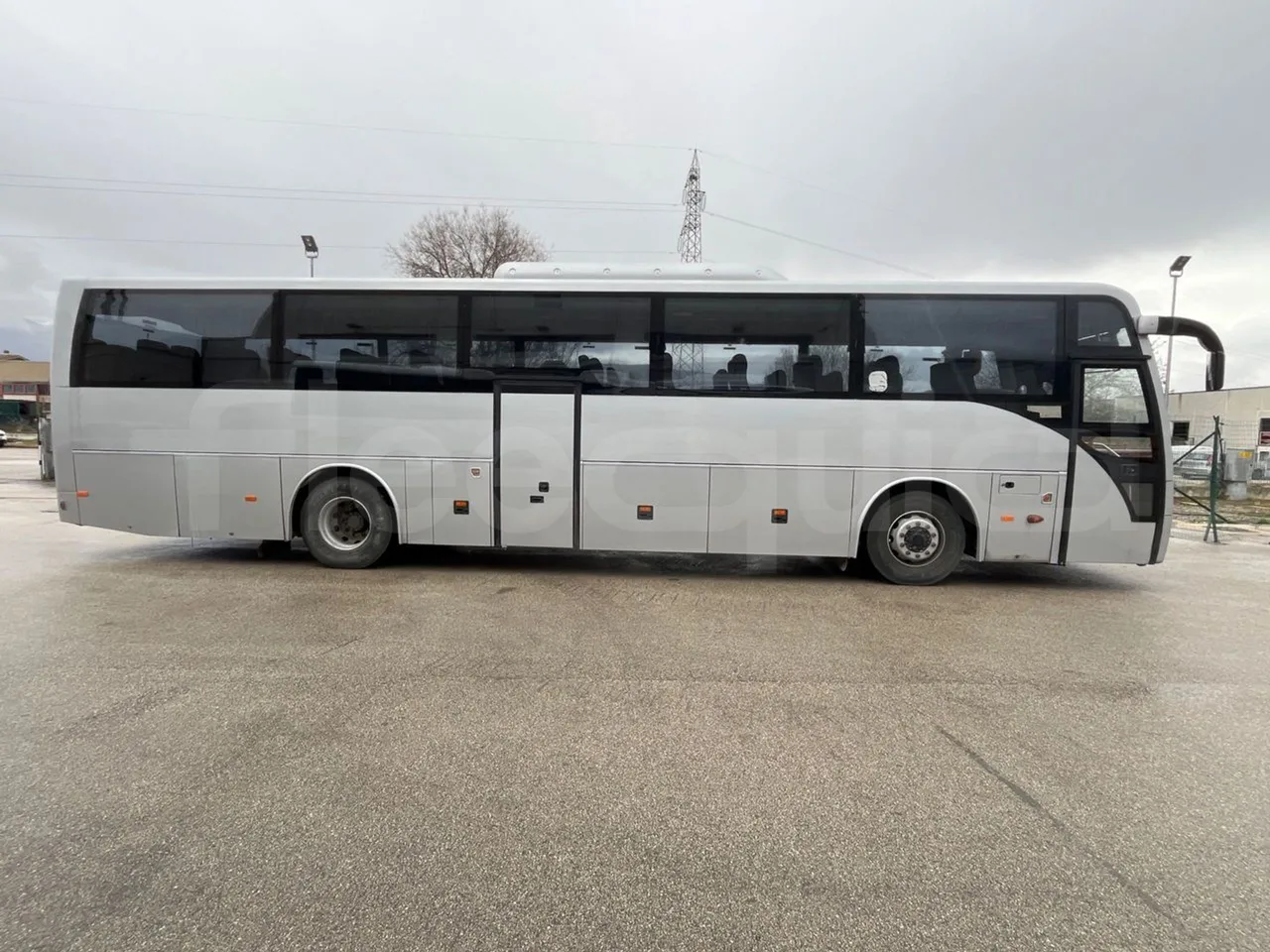 Temsa Safari RD R A T-I53 - Euro 5 - 266 kw - 12.200 mt - right side doors closed