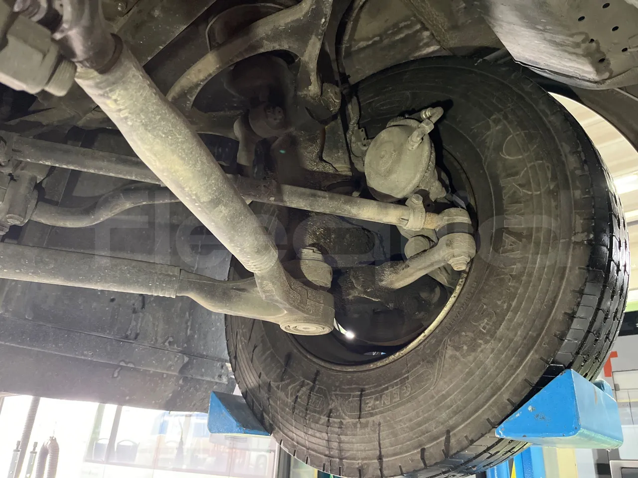 Temsa Safari RD R A T-I53 - Euro 5 - 266 kw - 12.200 mt - front axle left side