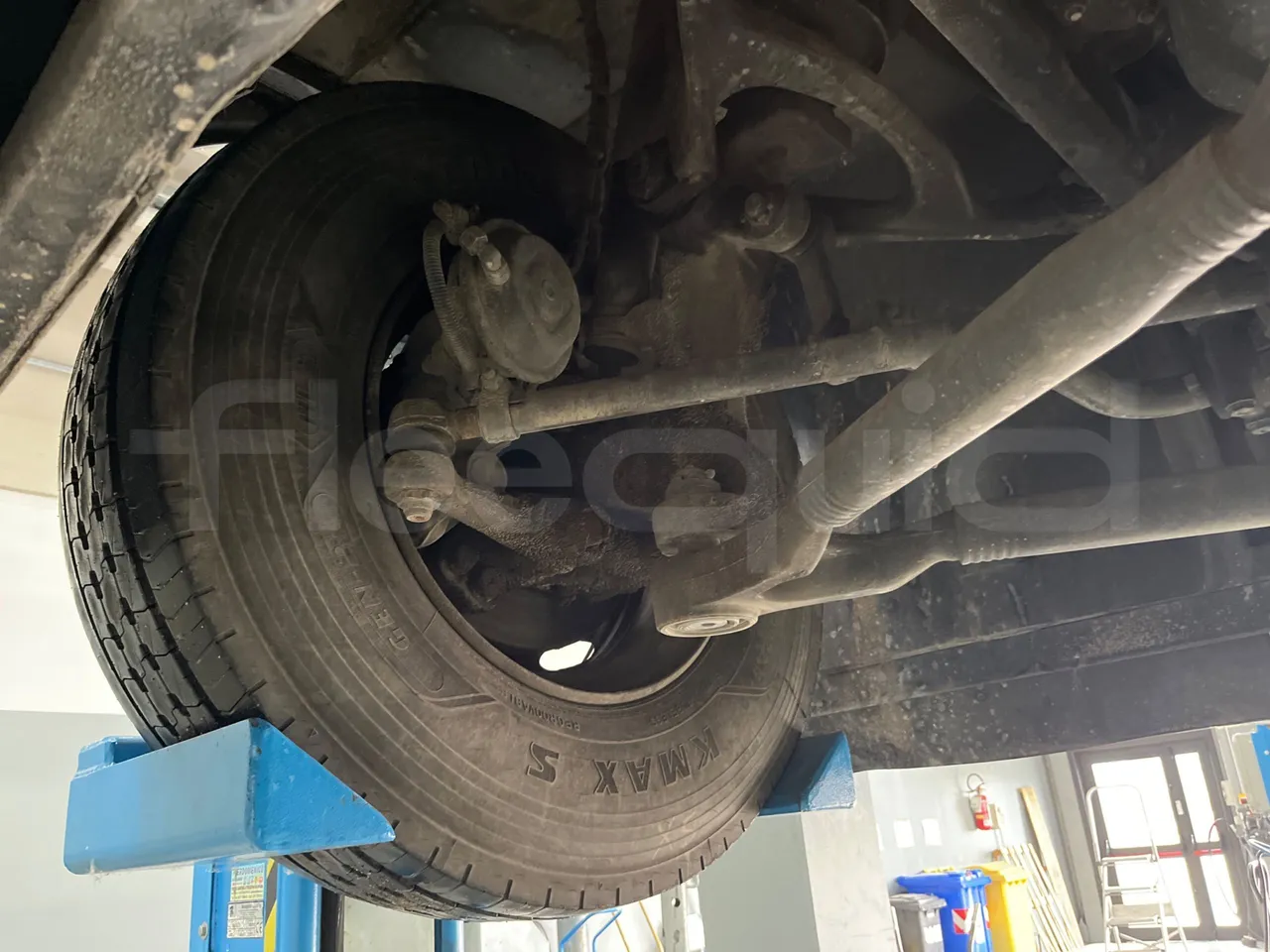 Temsa Safari RD R A T-I53 - Euro 5 - 266 kw - 12.200 mt - front axle right side