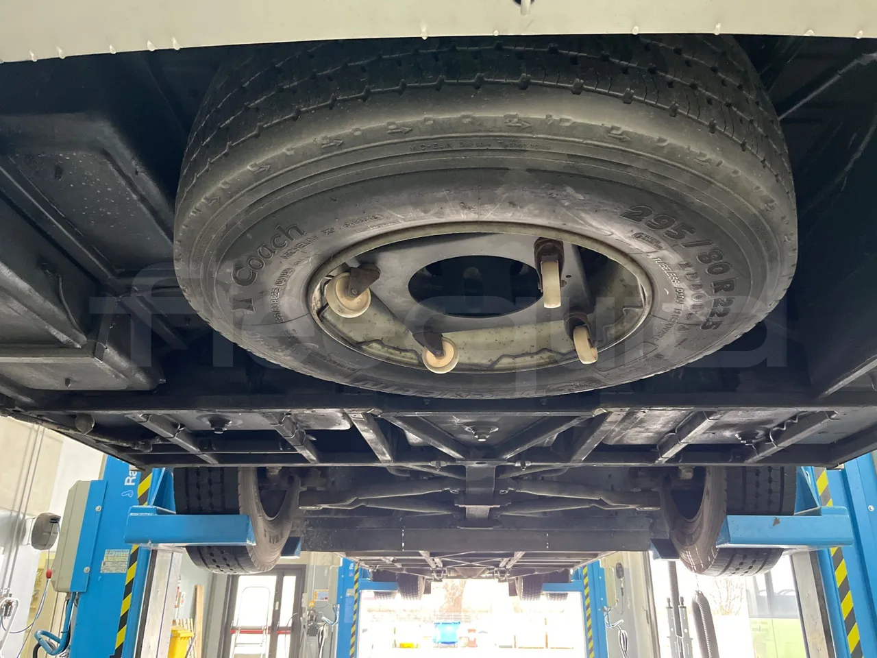 Temsa Safari RD R A T-I53 - Euro 5 - 266 kw - 12.200 mt - front undercarriage from front