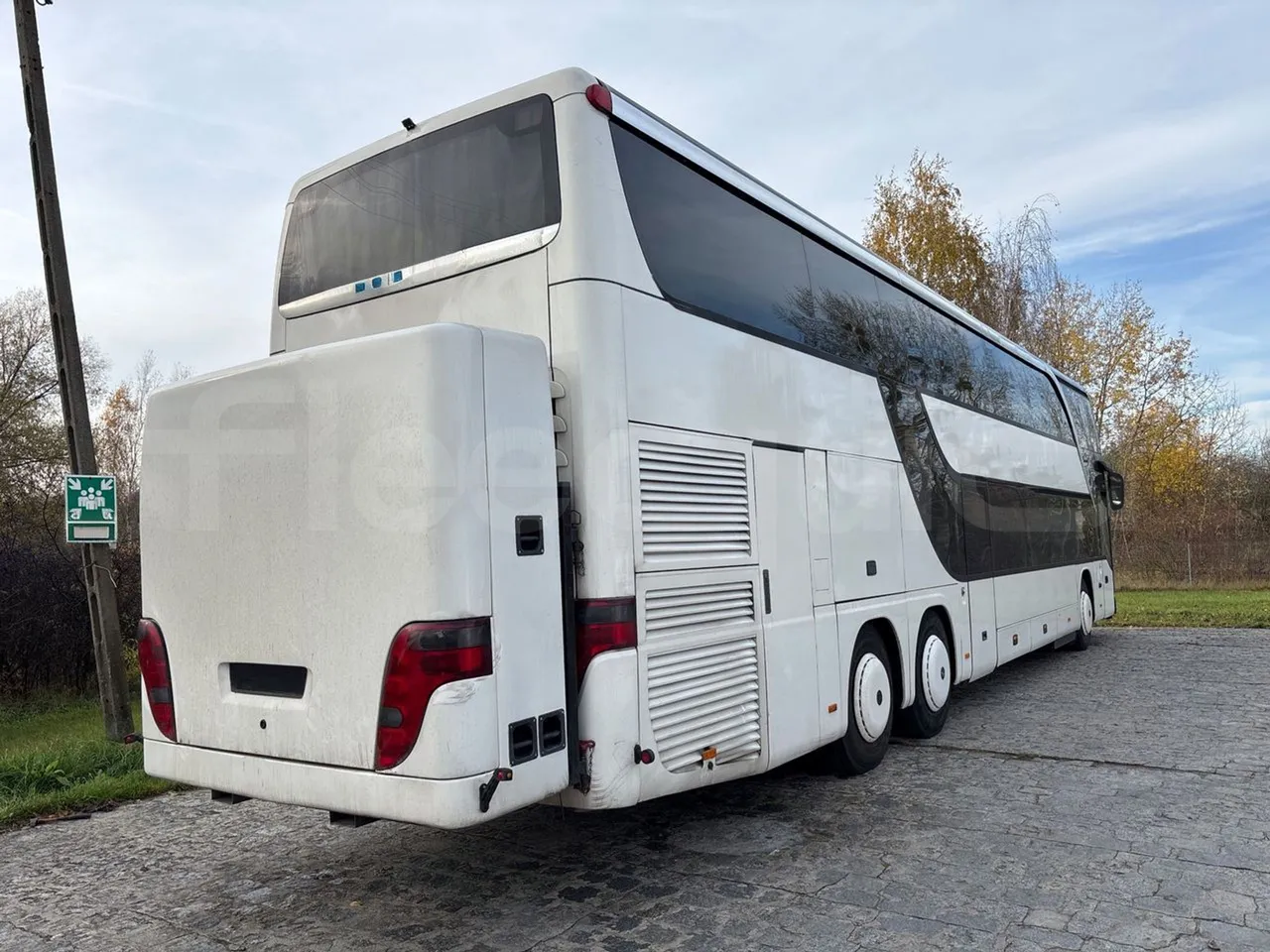 Setra S431 DT - EURO5 - 375kwH - 13.89m - 3/4 right rear doors closed