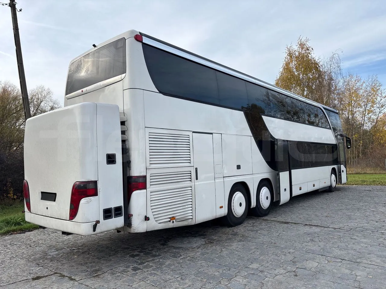 Setra S431 DT - EURO5 - 375kwH - 13.89m - 3/4 right rear doors open