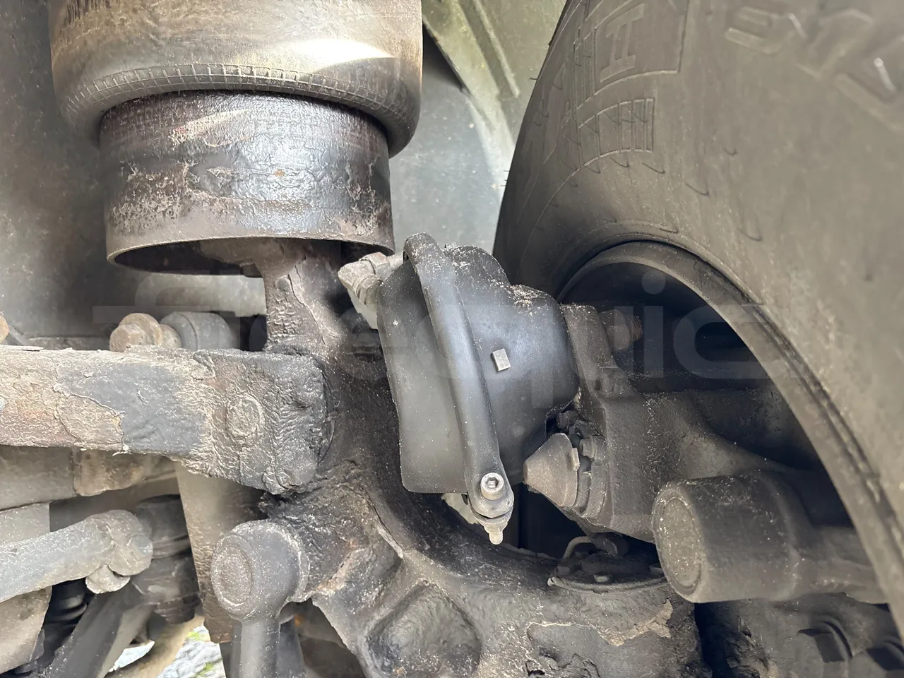 Setra S431 DT - EURO5 - 375kwH - 13.89m - front brake calipers left