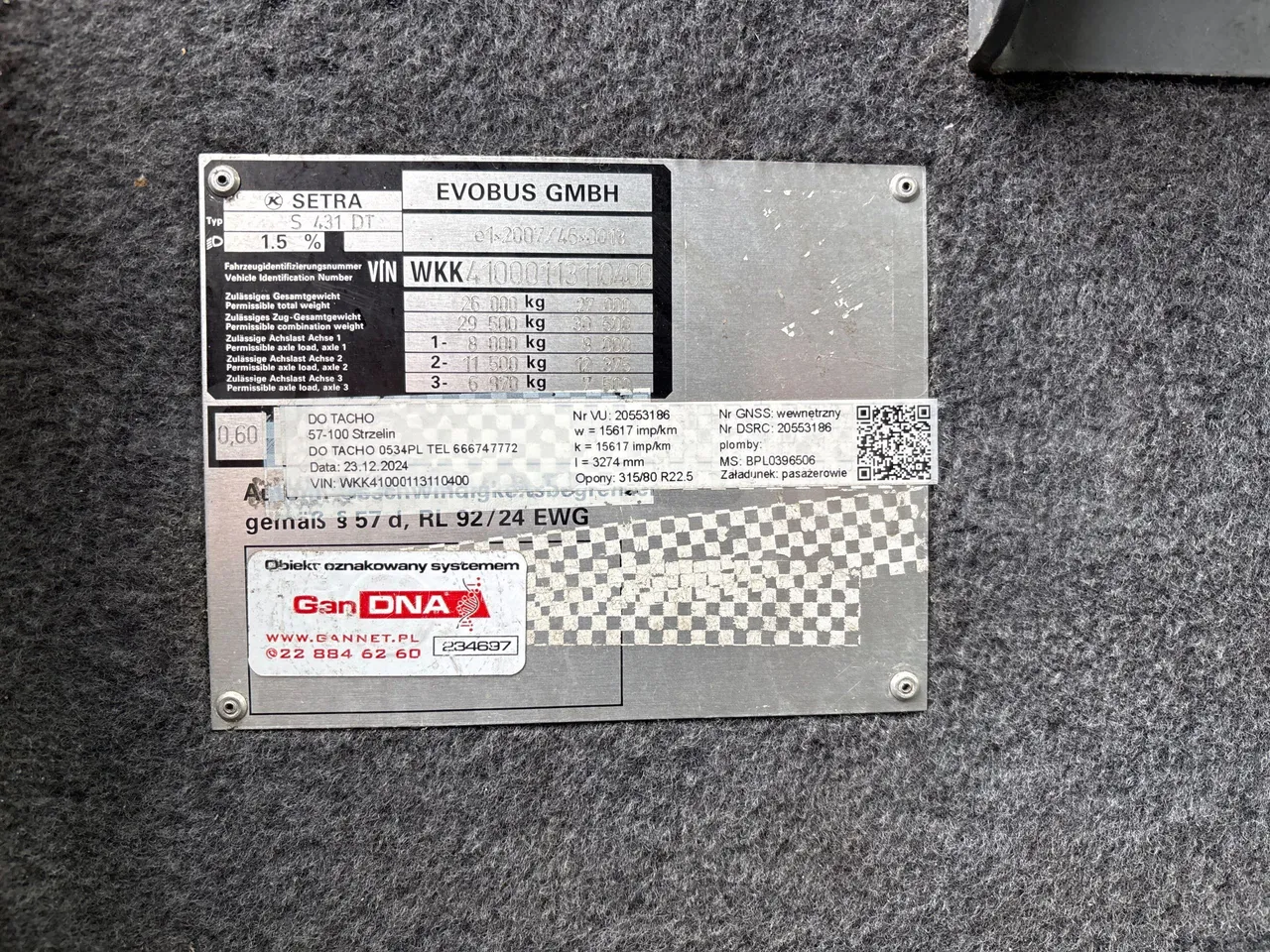 Setra S431 DT - EURO5 - 375kwH - 13.89m - vehicle plate photo