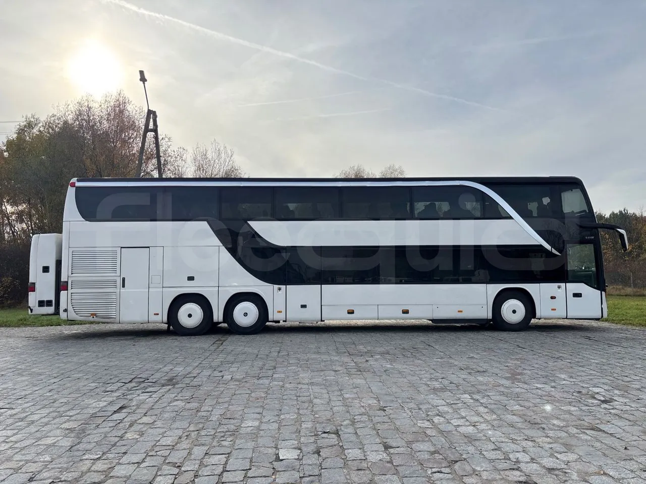 Setra S431 DT - EURO5 - 375kwH - 13.89m - right side doors closed
