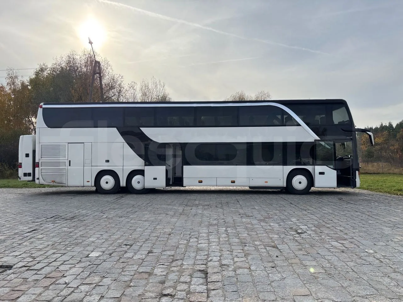 Setra S431 DT - EURO5 - 375kwH - 13.89m - right side doors open