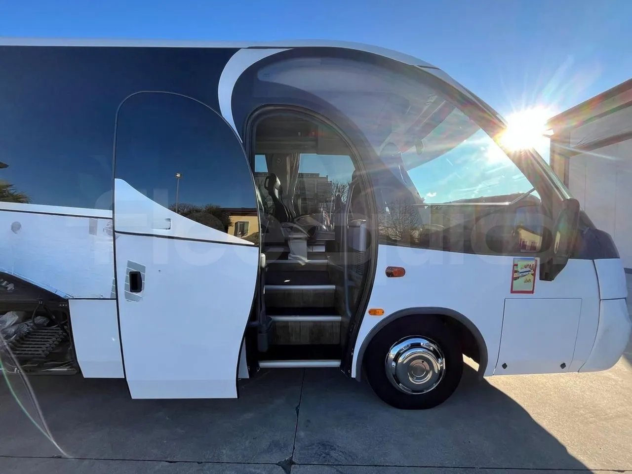 Iveco Mago2 M2IV - EUR6 - 162kW - 8.850m - front door 1 open