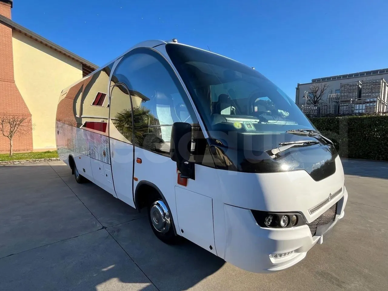 Iveco Mago2 M2IV - EUR6 - 162kW - 8.850m - 3/4 front right doors