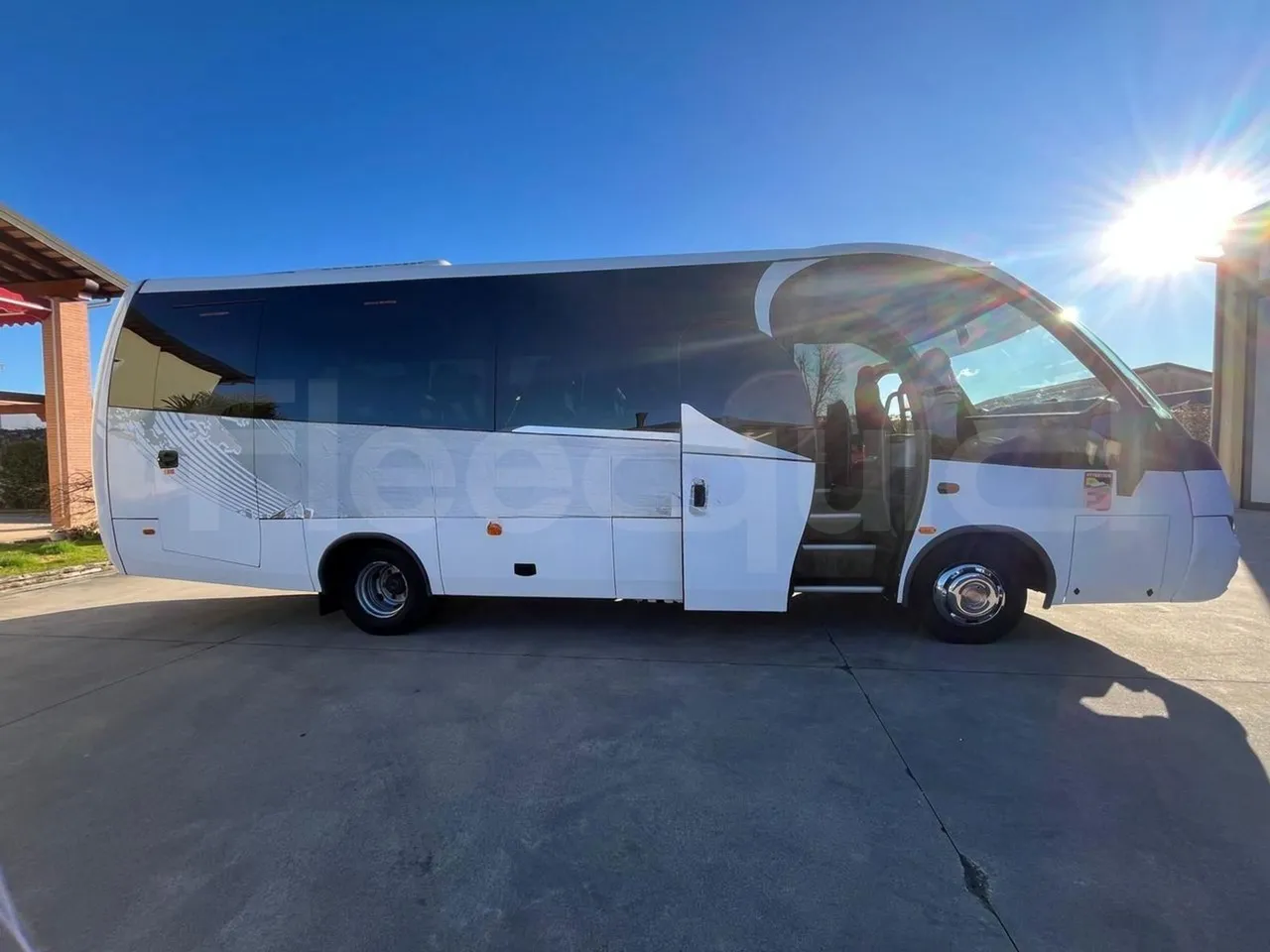 Iveco Mago2 M2IV - EUR6 - 162kW - 8.850m - right side doors open