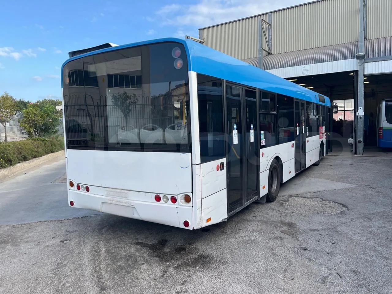 Solaris Urbino 12 - EUR5 - 188kW - 12m - 3/4 right rear doors closed