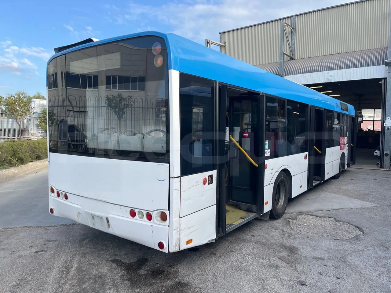 Solaris Urbino 12 - EUR5 - 188kW - 12m - 3/4 right rear doors open