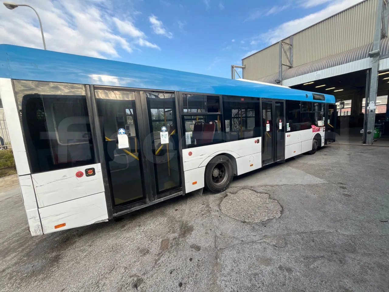 Solaris Urbino 12 - EUR5 - 188kW - 12m - right side doors closed