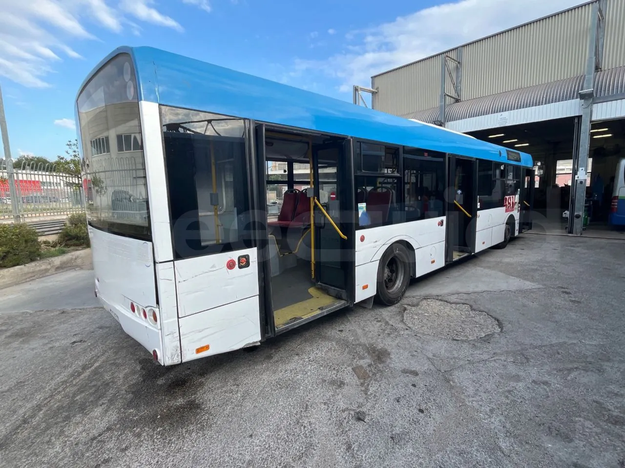 Solaris Urbino 12 - EUR5 - 188kW - 12m - right side doors open