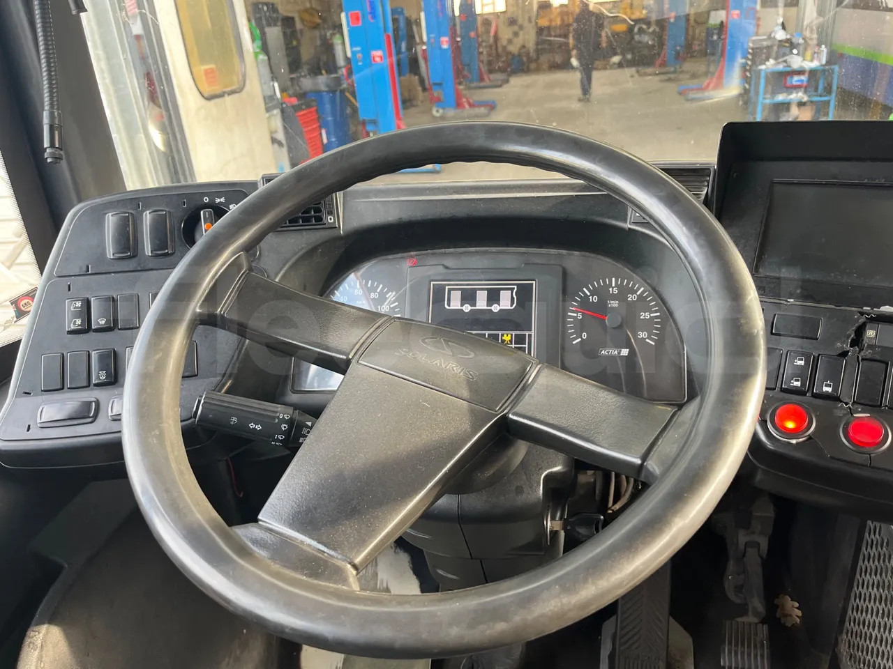 Solaris Urbino 12 - EUR5 - 188kW - 12m - steering wheel photo
