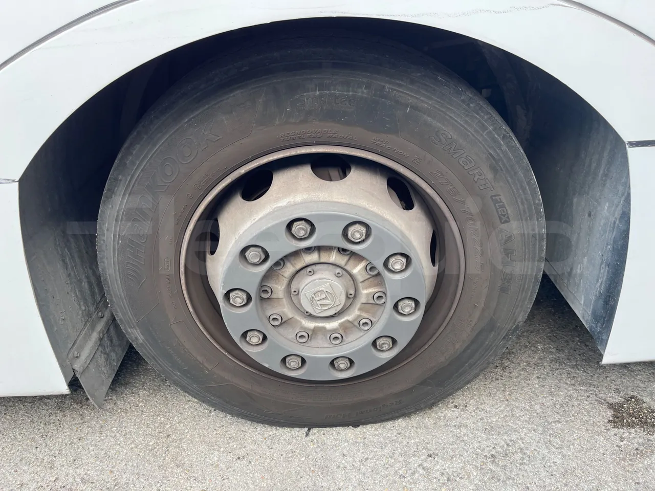 Solaris Urbino 12 - EUR5 - 188kW - 12m - front left tire measurements