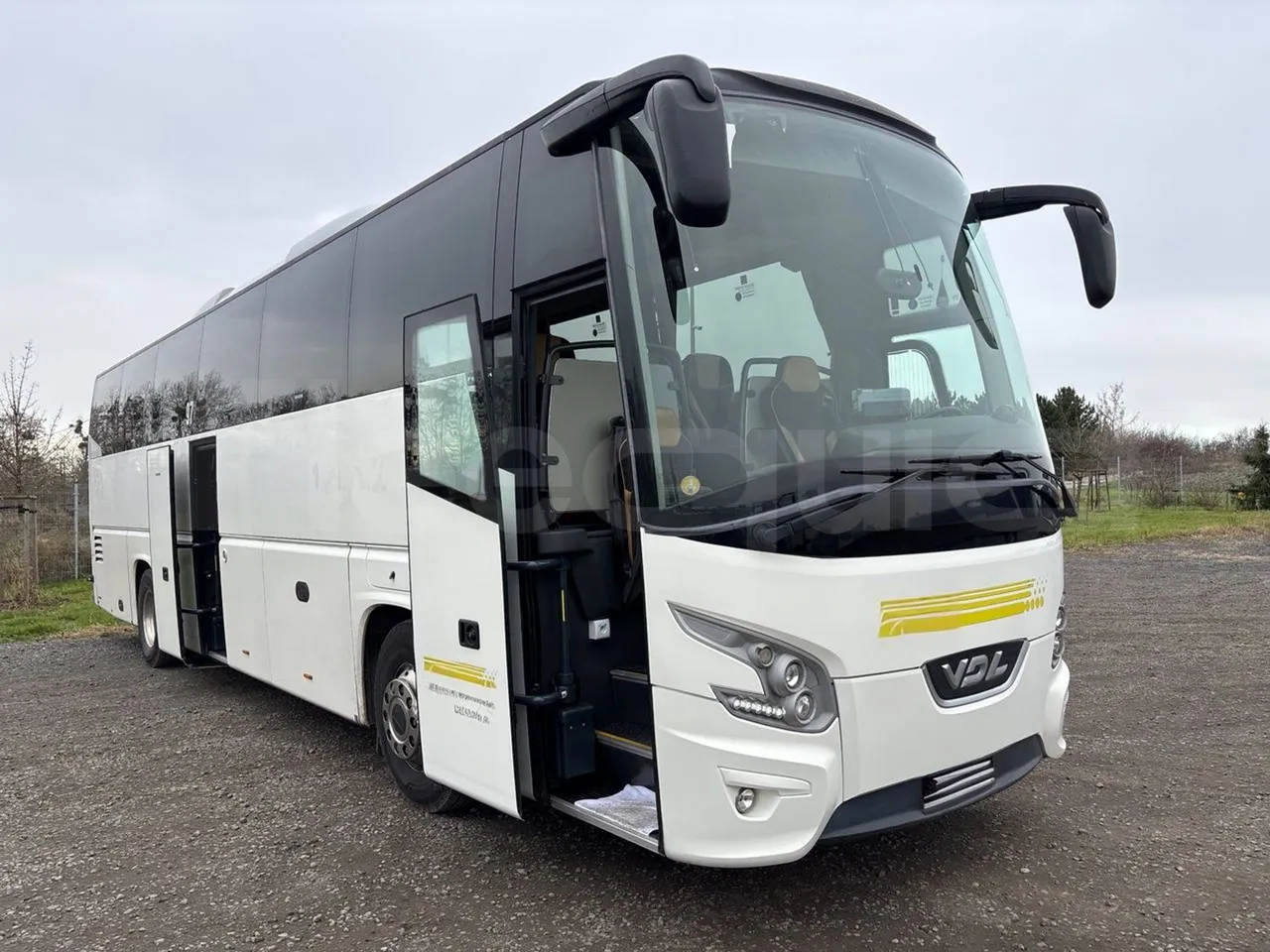 Vdl Futura FHD2129.410 -EUR5-300kW -12.875m - 3/4 right front doors open
