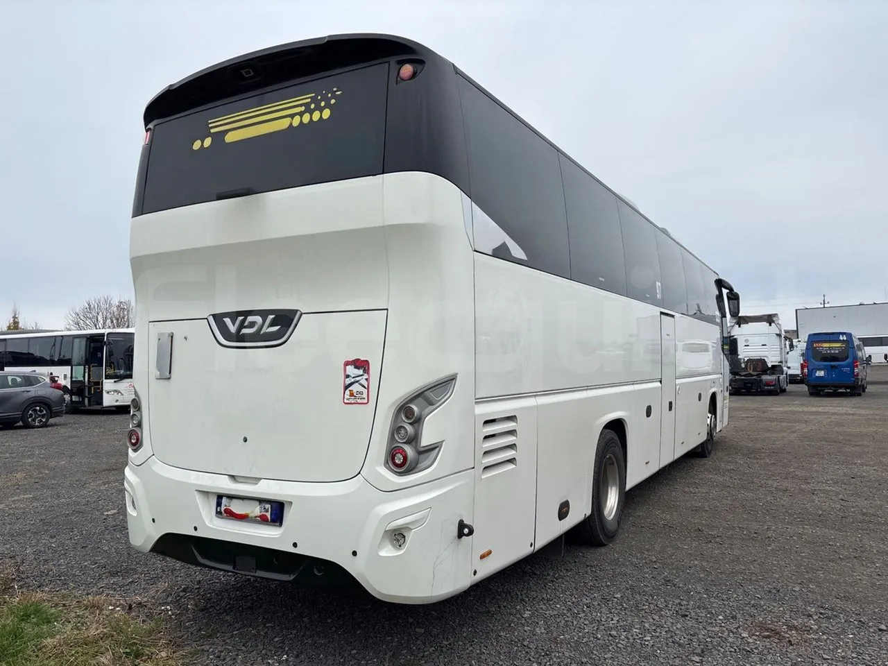 Vdl Futura FHD2129.410 -EUR5-300kW -12.875m - 3/4 right rear doors closed