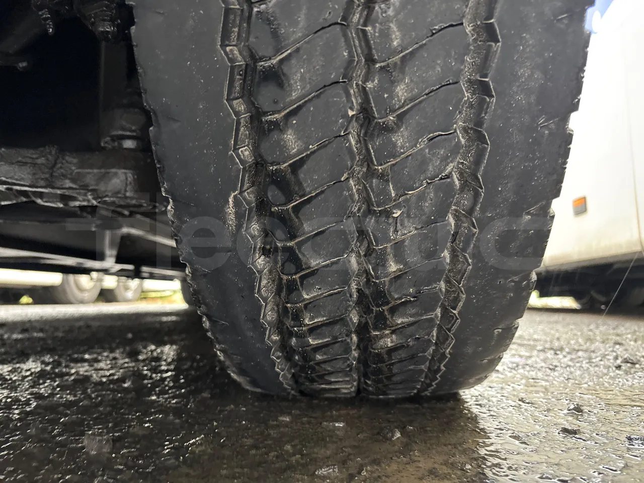 Vdl Futura FHD2129.410 -EUR5-300kW -12.875m - tread condition front tires left