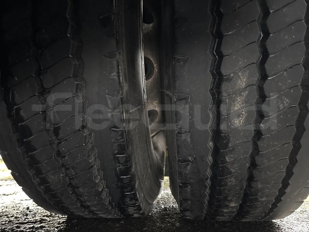 Vdl Futura FHD2129.410 -EUR5-300kW -12.875m - tread condition second axle tires left
