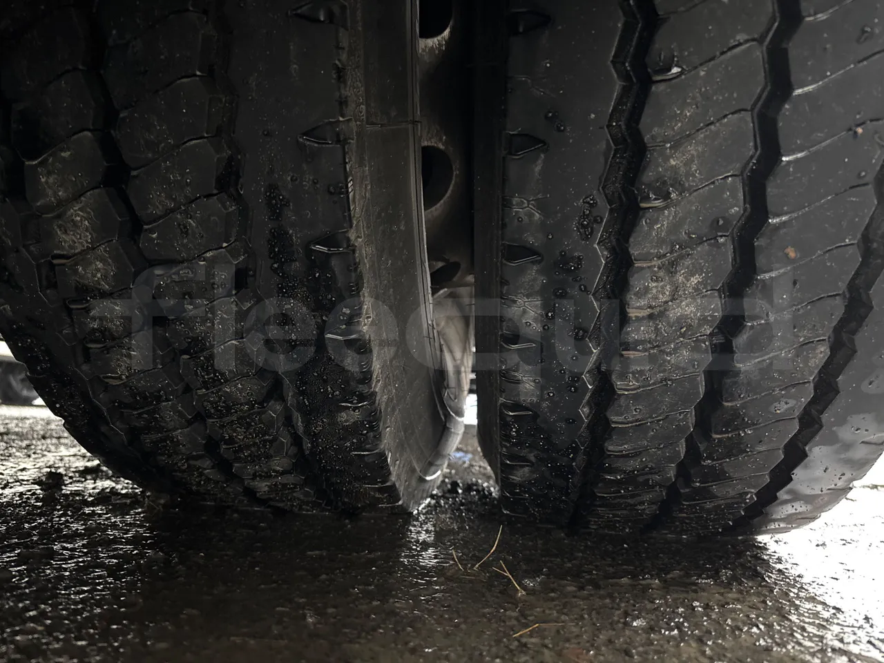 Vdl Futura FHD2129.410 -EUR5-300kW -12.875m - tread condition second axle tires right