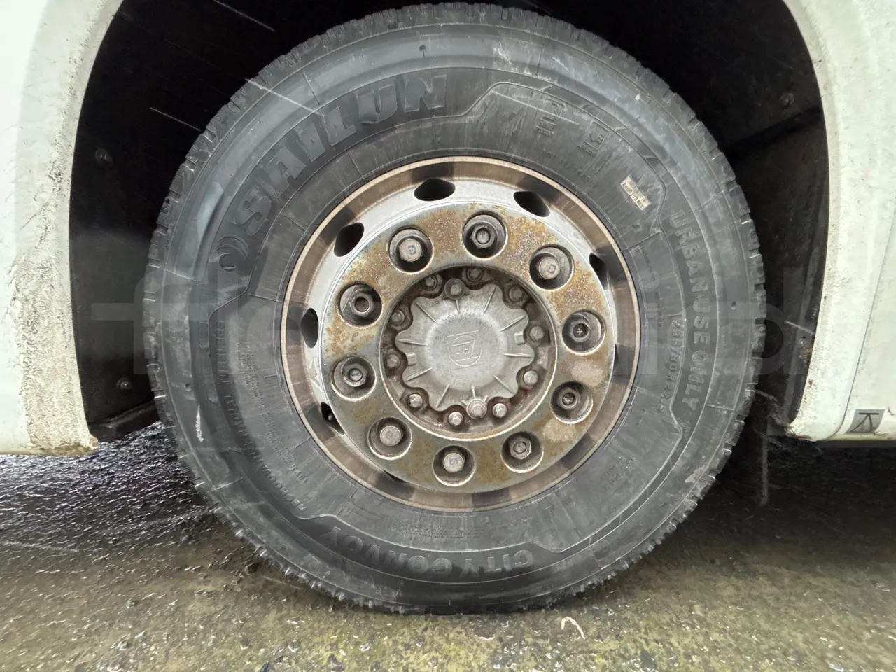 Vdl Futura FHD2129.410 -EUR5-300kW -12.875m - front left tire measurements