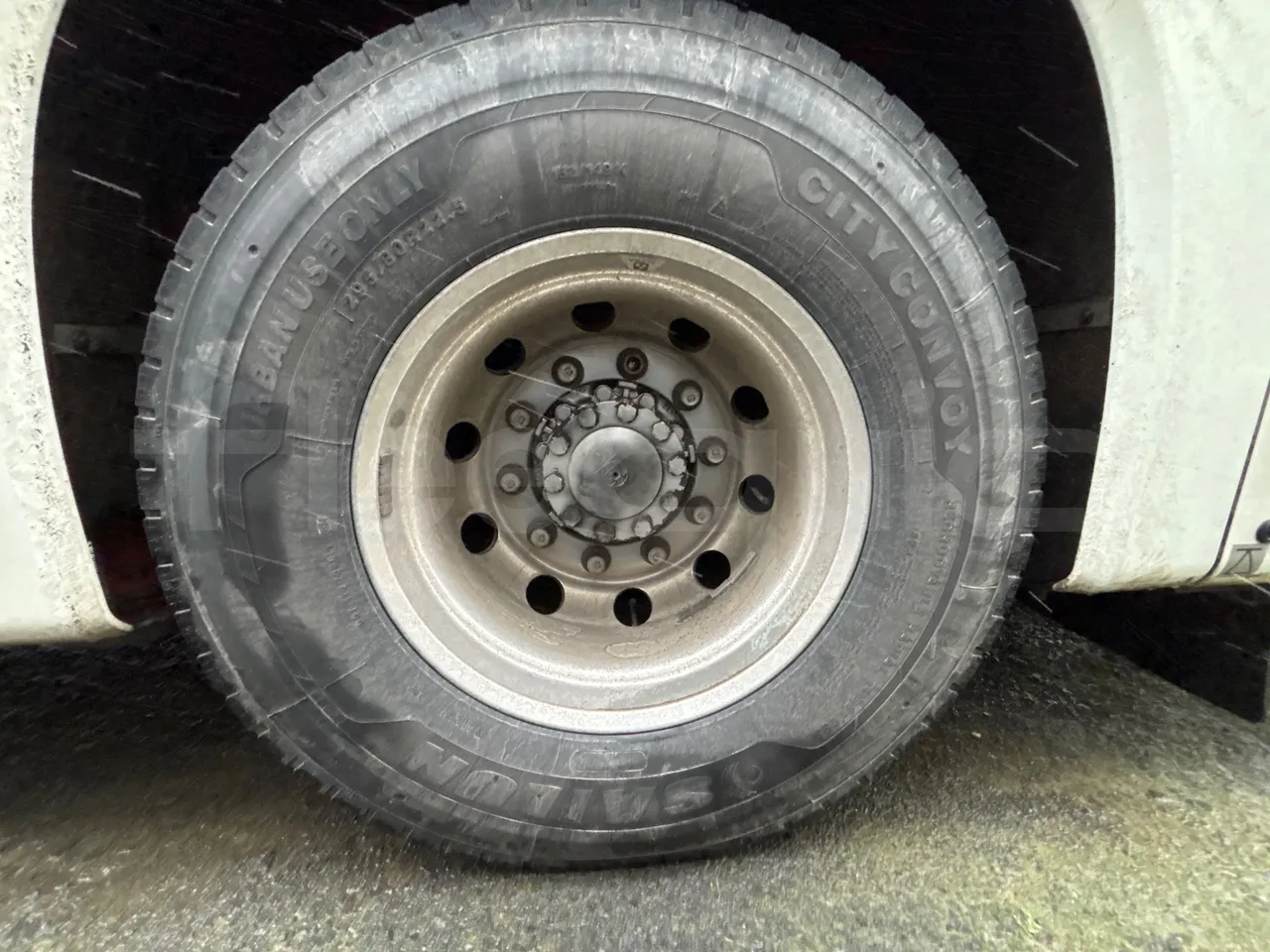 Vdl Futura FHD2129.410 -EUR5-300kW -12.875m - rear left tire photo