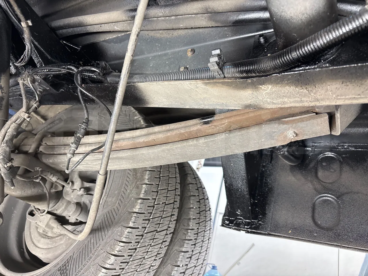 Iveco Kapena THESI -EURO5 -125.00 kW-8,65m - axel 3 leaf spring left