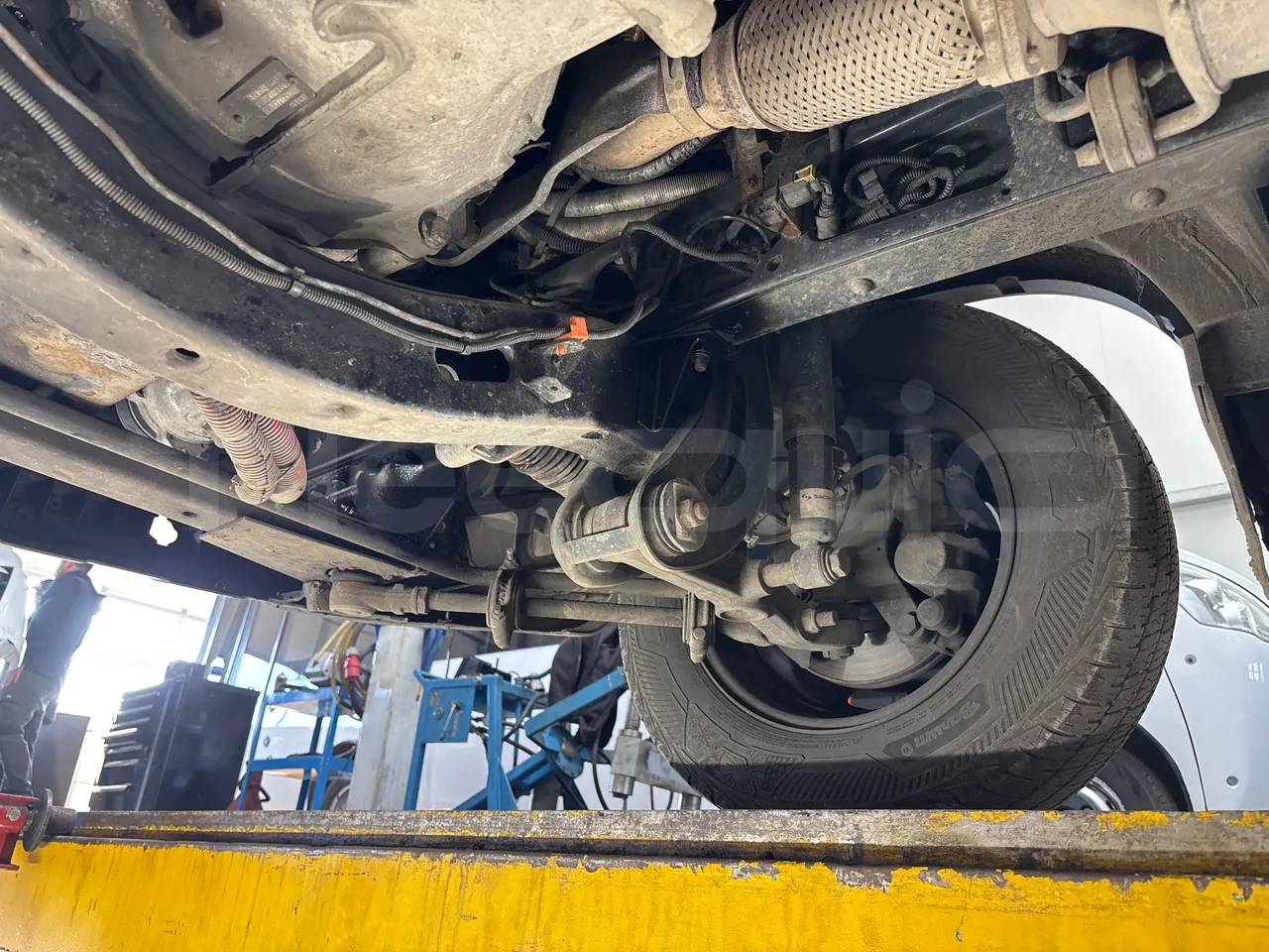 Iveco Kapena THESI -EURO5 -125.00 kW-8,65m - front axle left side