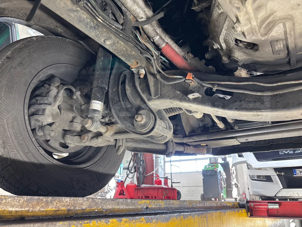 Iveco Kapena THESI -EURO5 -125.00 kW-8,65m - front axle right side