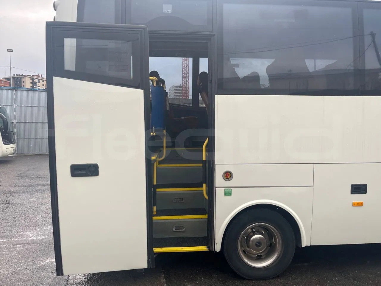 Bmc Midilux L 850 -EUR4 - 130.45kW-7.405m - front door 2 open