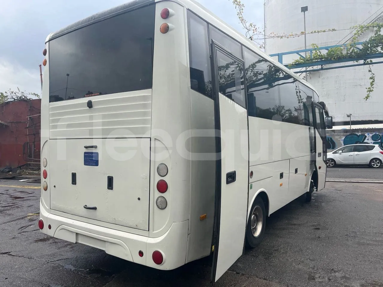 Bmc Midilux L 850 -EUR4 - 130.45kW-7.405m - 3/4 right rear doors open