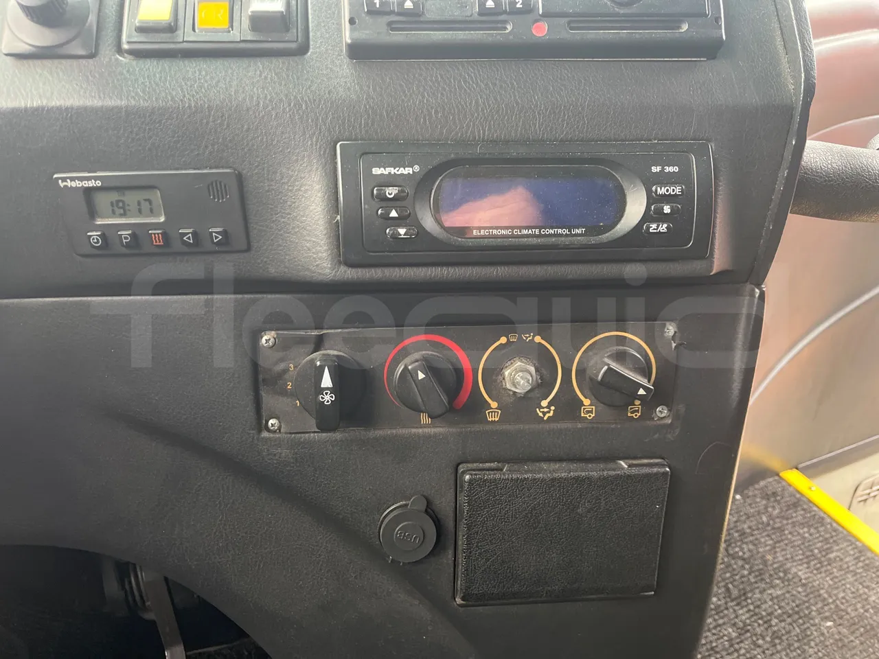 Bmc Midilux L 850 -EUR4 - 130.45kW-7.405m - radio accessories photo