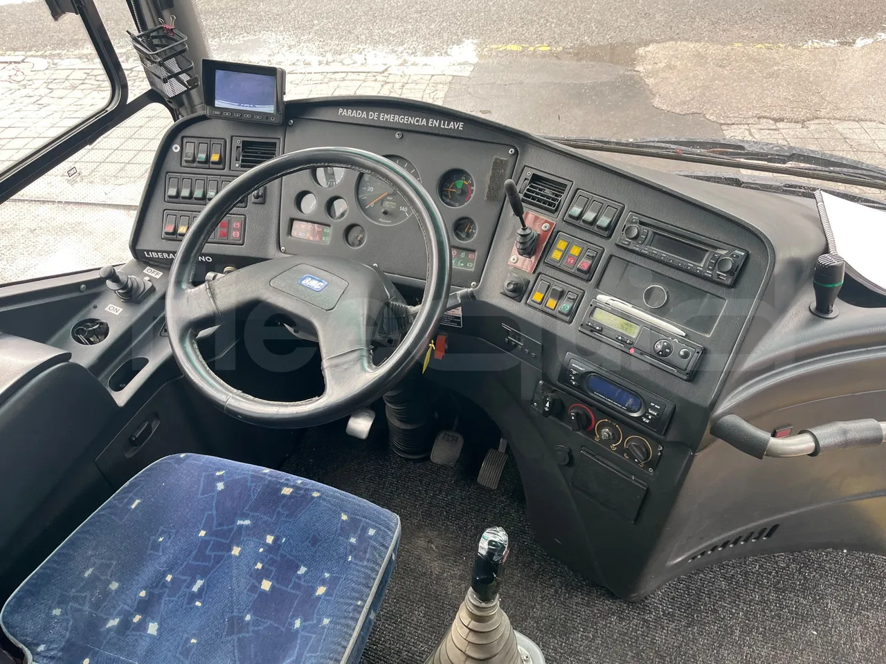 Bmc Midilux L 850 -EUR4 - 130.45kW-7.405m - buttons panels on