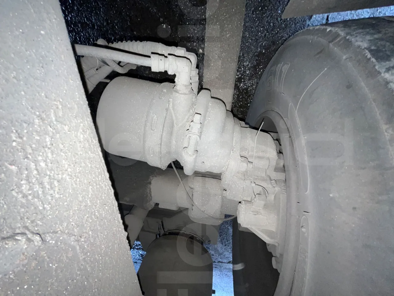 Bmc Midilux L 850 -EUR4 - 130.45kW-7.405m - axle 2 caliper brakes left