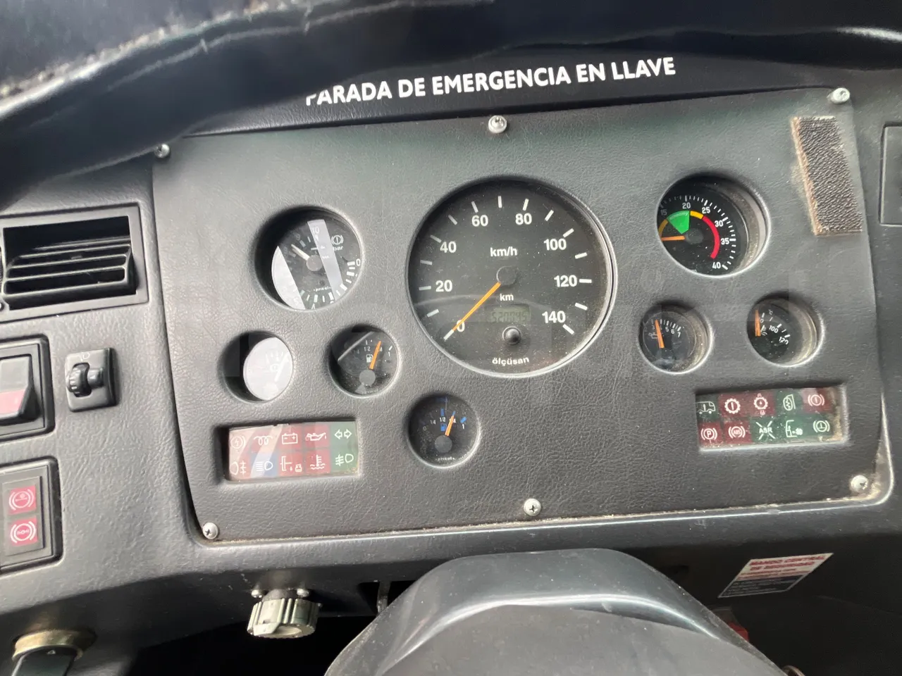 Bmc Midilux L 850 -EUR4 - 130.45kW-7.405m - dashboard lights on