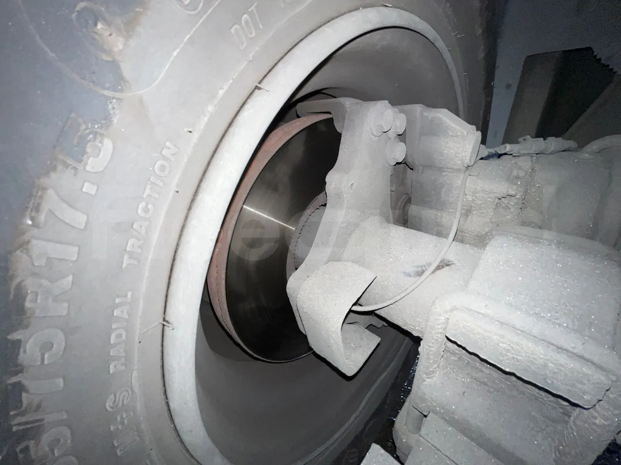 Bmc Midilux L 850 -EUR4 - 130.45kW-7.405m - axle 2 discs right