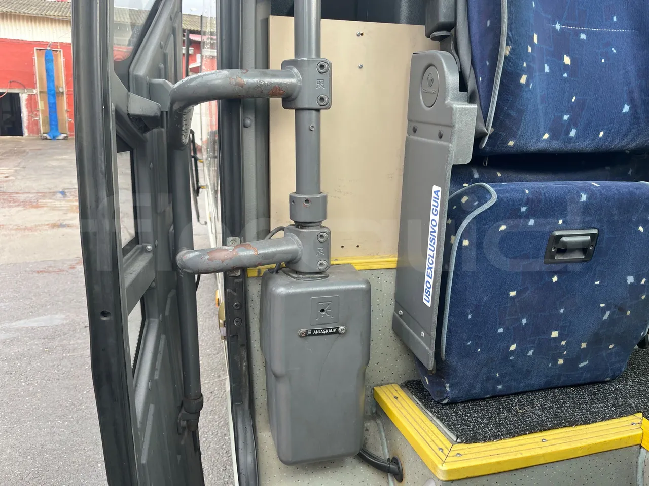 Bmc Midilux L 850 -EUR4 - 130.45kW-7.405m - door mechanism photo