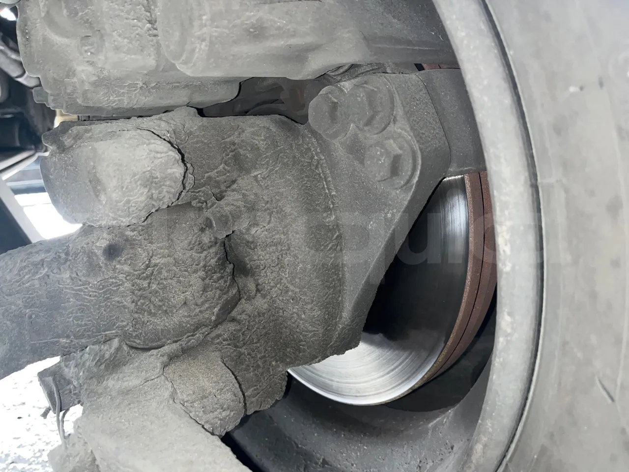 Bmc Midilux L 850 -EUR4 - 130.45kW-7.405m - front discs right