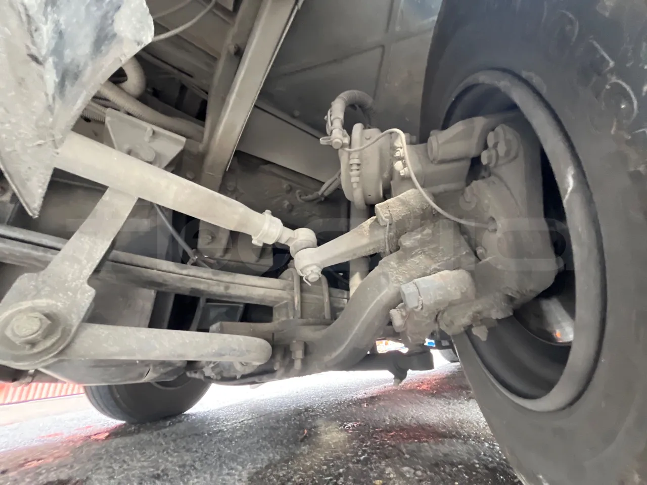 Bmc Midilux L 850 -EUR4 - 130.45kW-7.405m - front shock absorbers left