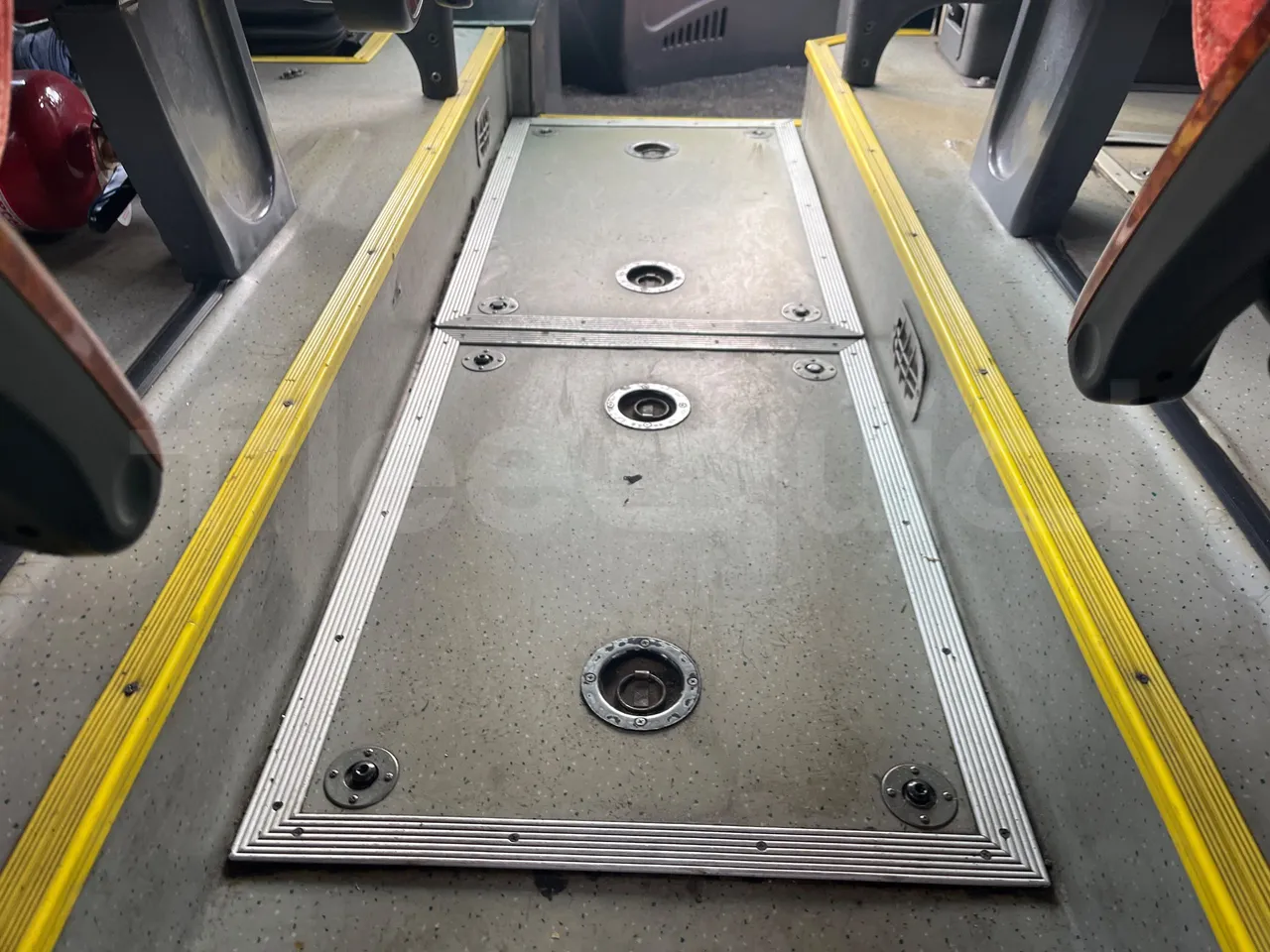 Bmc Midilux L 850 -EUR4 - 130.45kW-7.405m - floor hatches photo