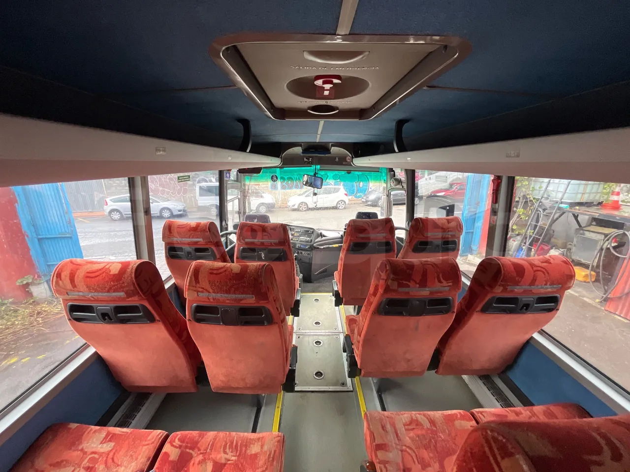 Bmc Midilux L 850 -EUR4 - 130.45kW-7.405m - forward view middle aisle