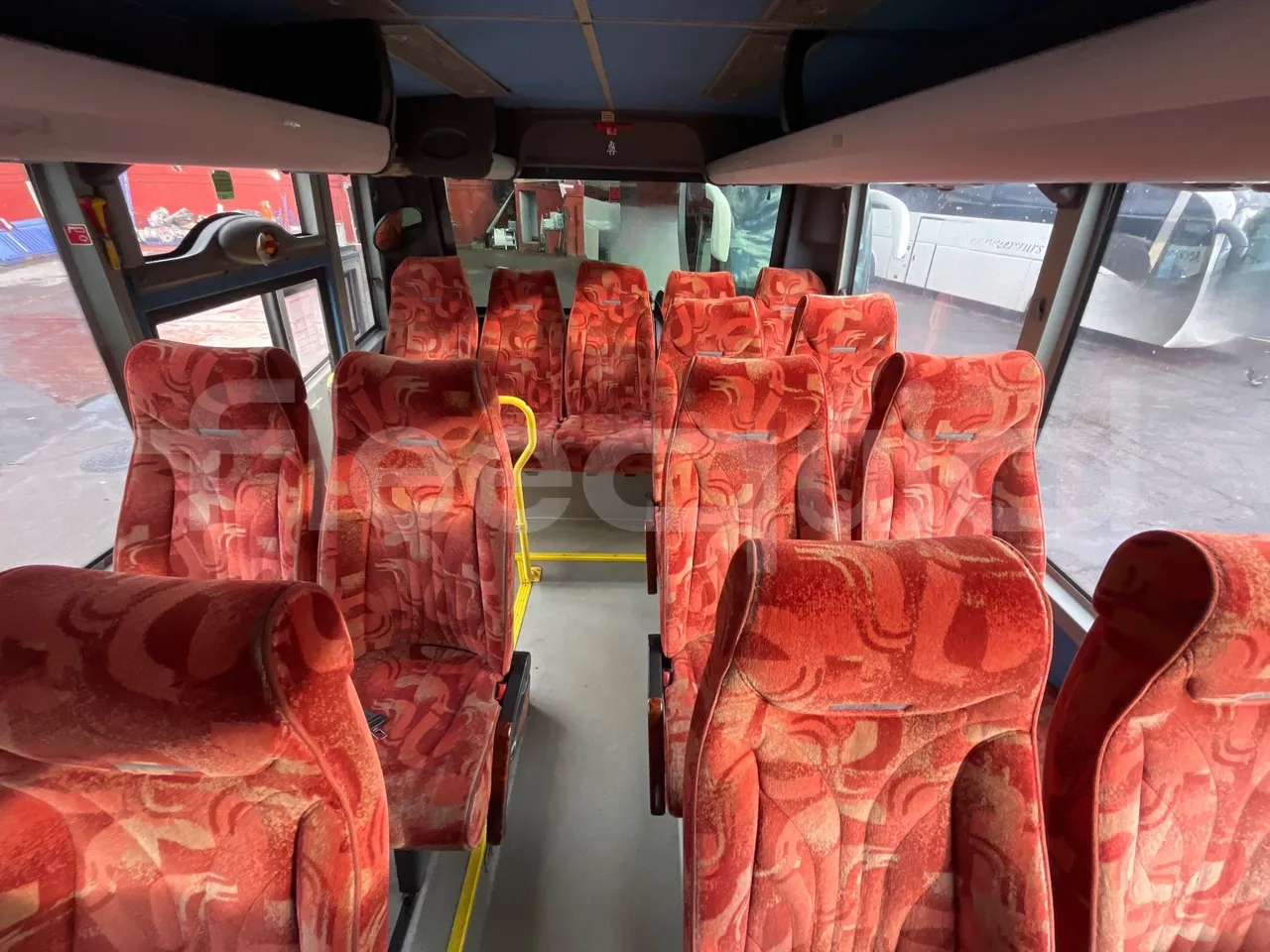 Bmc Midilux L 850 -EUR4 - 130.45kW-7.405m - reverse view middle aisle