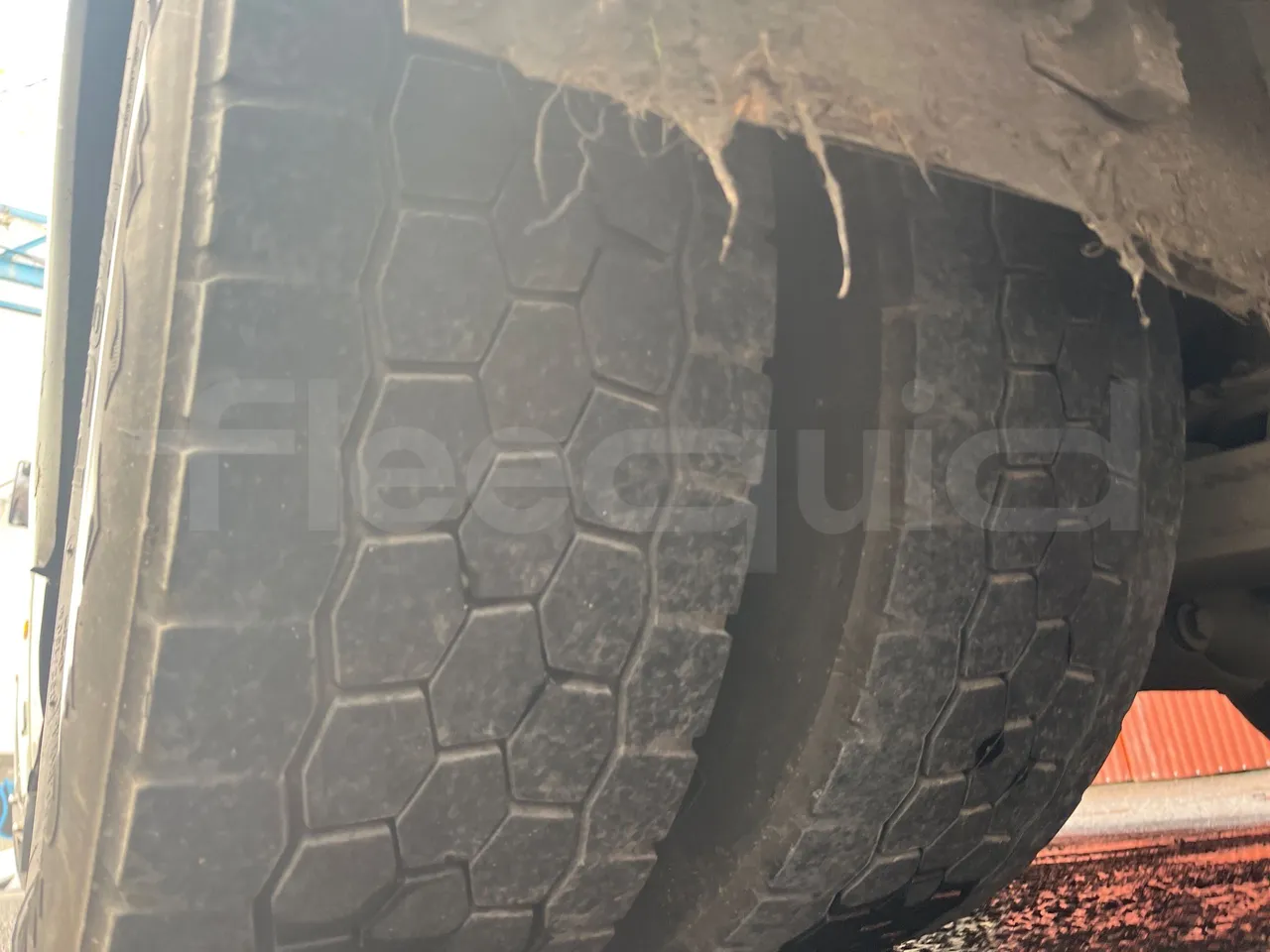 Bmc Midilux L 850 -EUR4 - 130.45kW-7.405m - tread condition second axle tires right