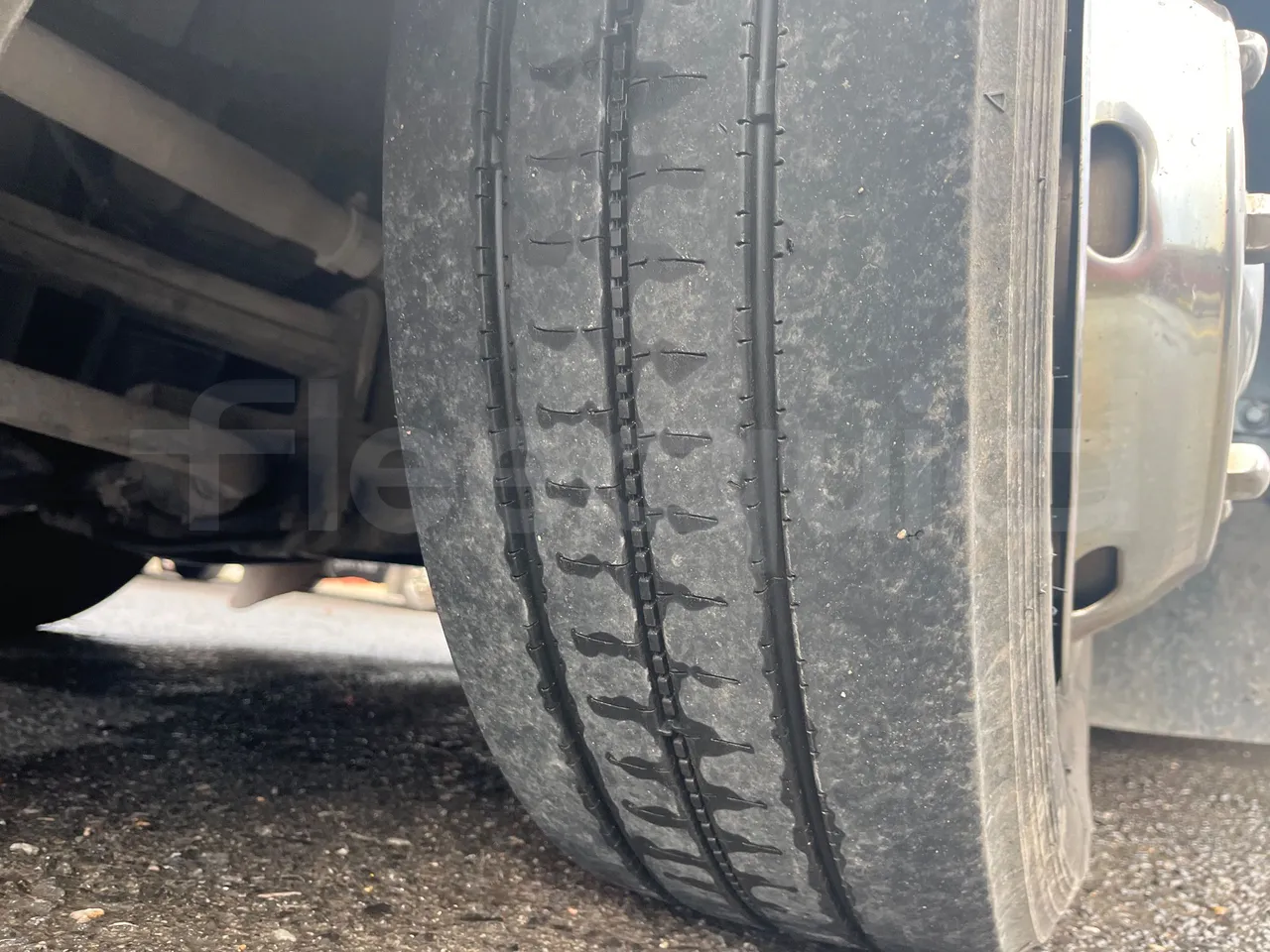 Bmc Midilux L 850 -EUR4 - 130.45kW-7.405m - tread condition third axle tires left