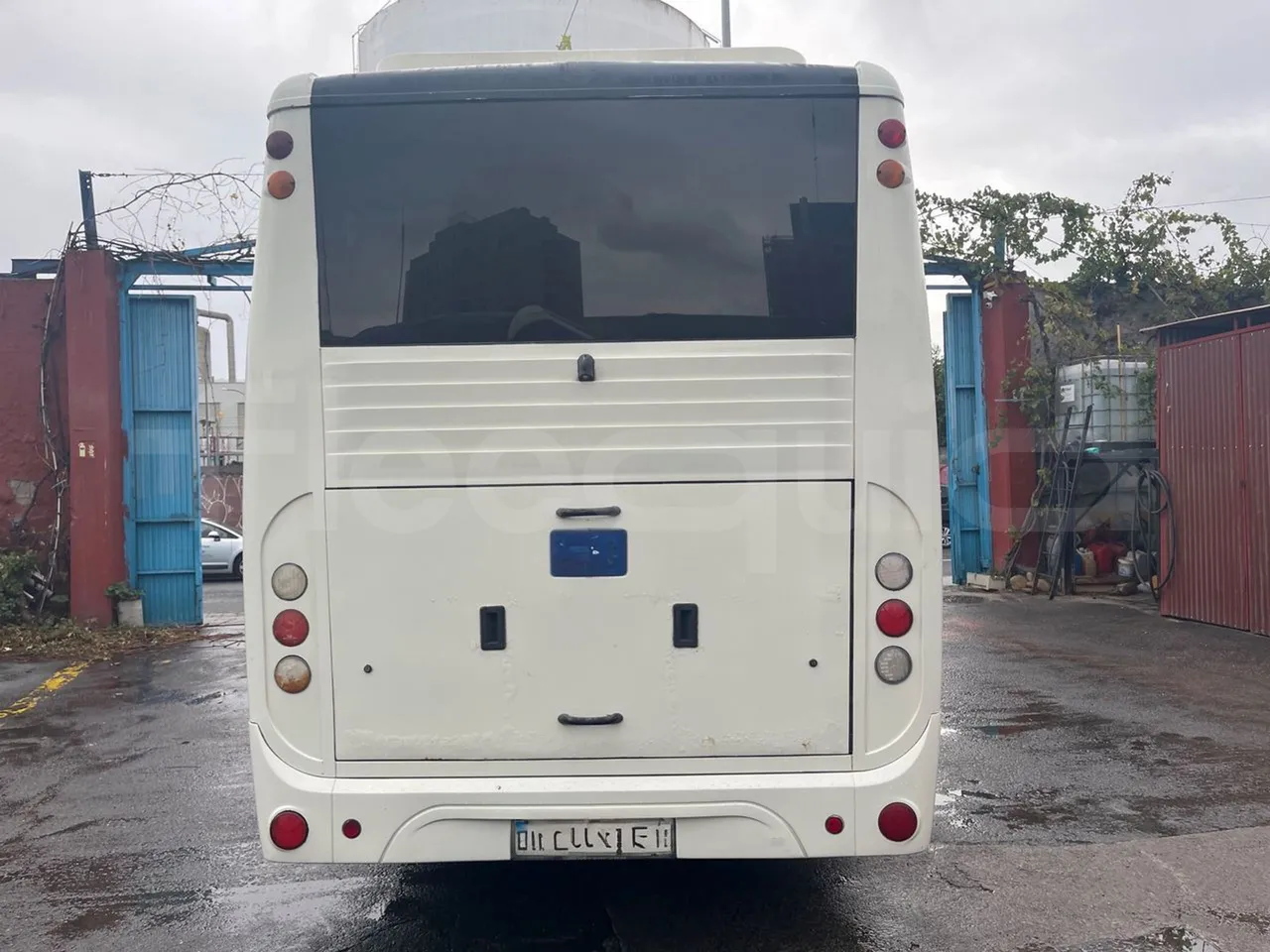 Bmc Midilux L 850 -EUR4 - 130.45kW-7.405m - rear hatch closed