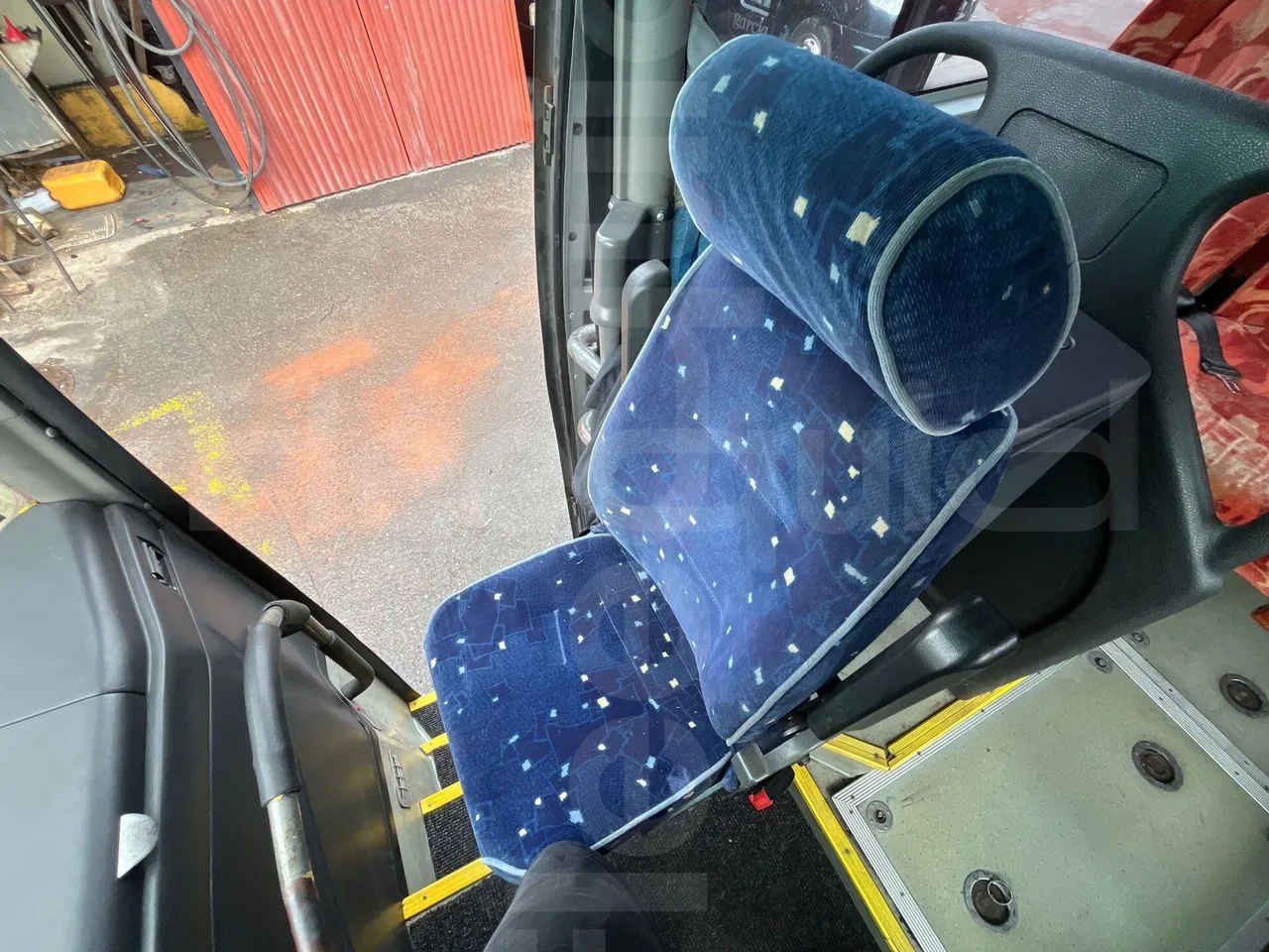 Bmc Midilux L 850 -EUR4 - 130.45kW-7.405m - hostess seat photo