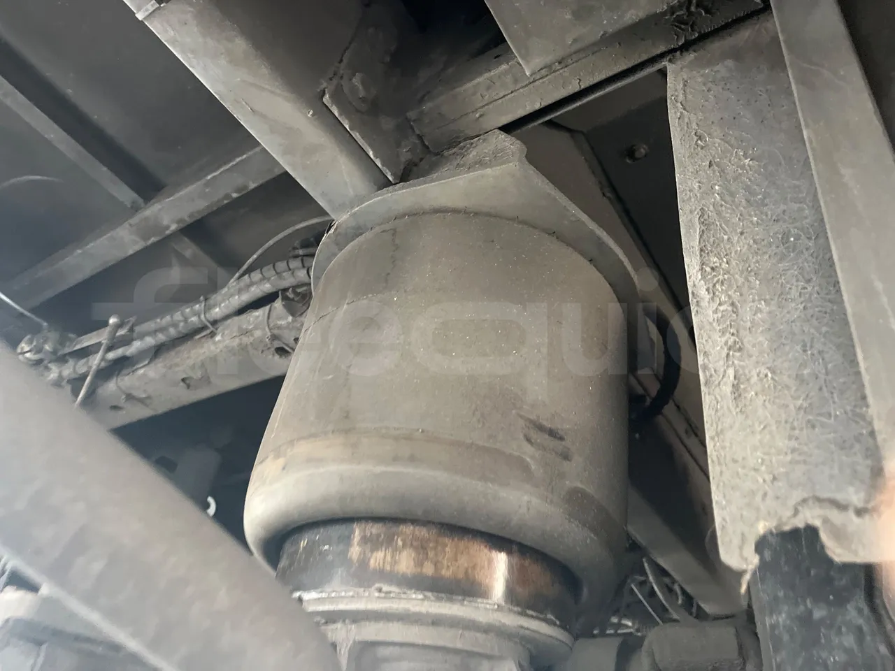 Bmc Midilux L 850 -EUR4 - 130.45kW-7.405m - axle 2 shock absorbers 1 left